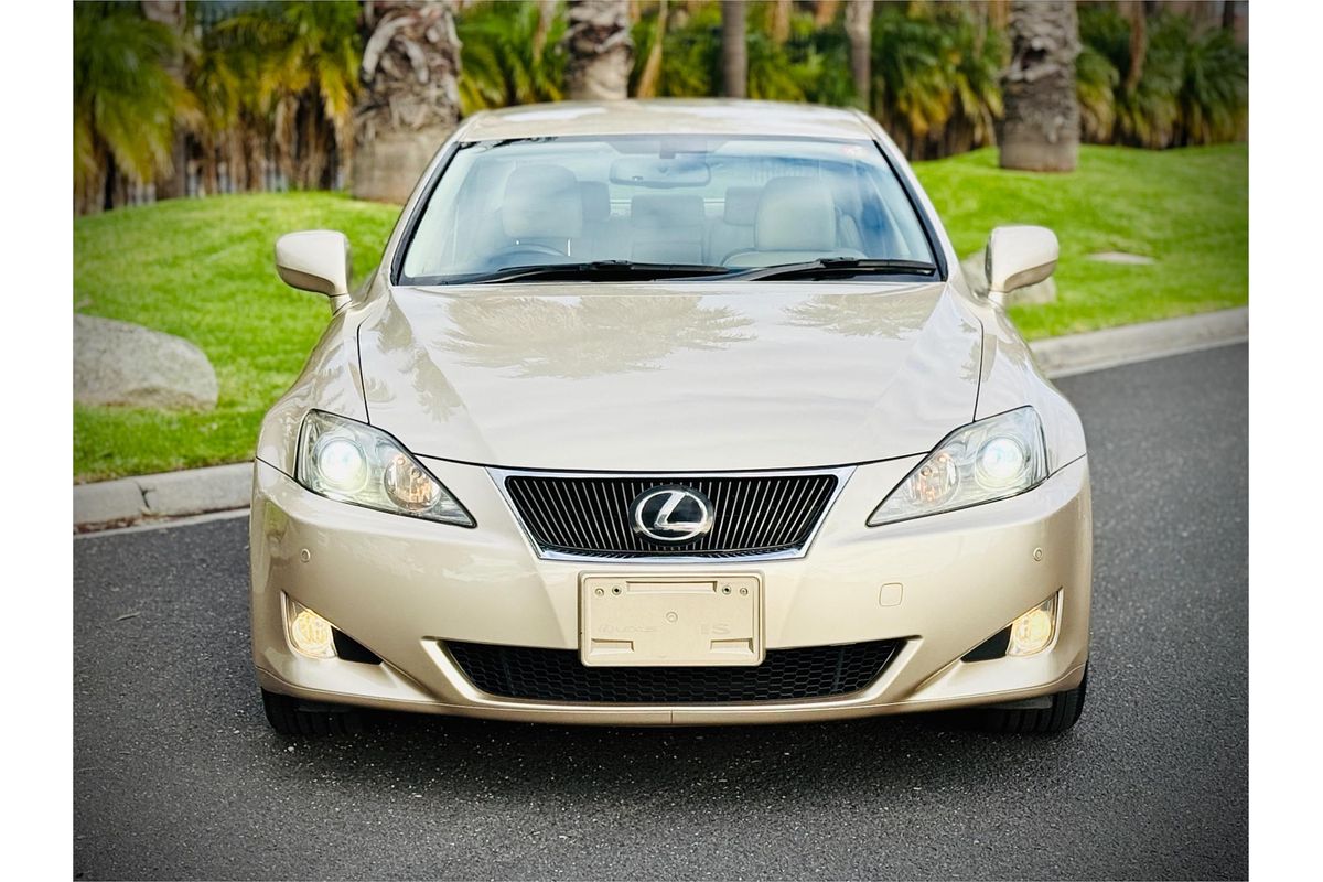 2005 Lexus IS IS350 Version L GSE21