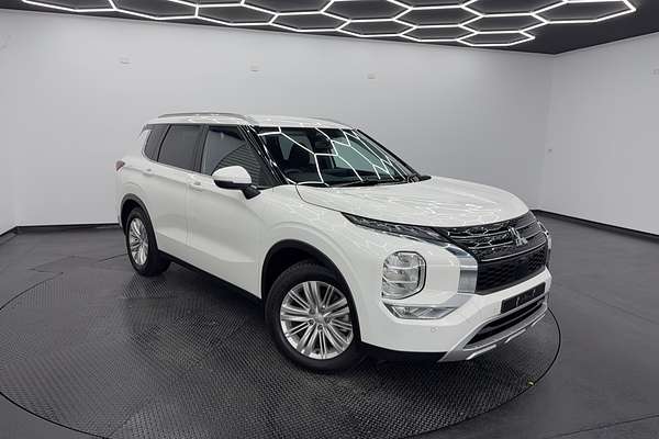 2024 Mitsubishi Outlander LS ZM