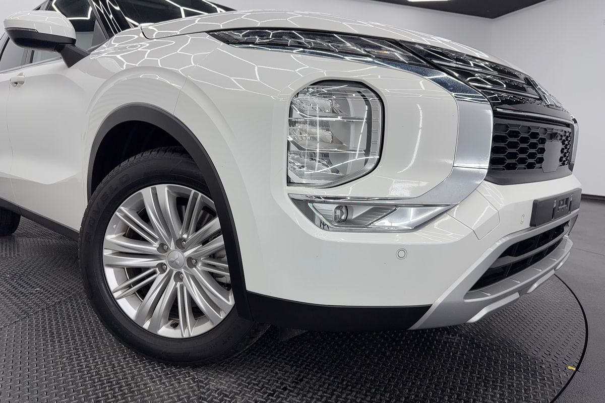 2024 Mitsubishi Outlander LS ZM