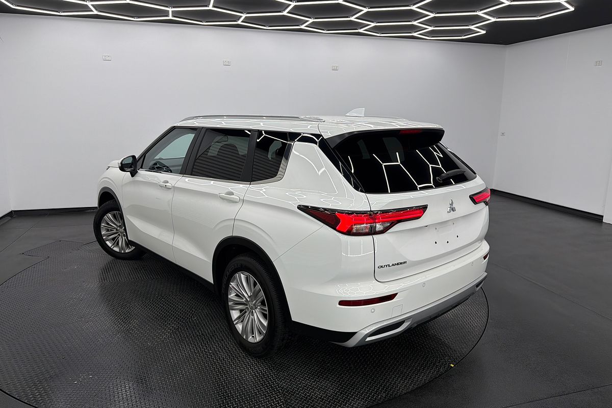 2024 Mitsubishi Outlander LS ZM