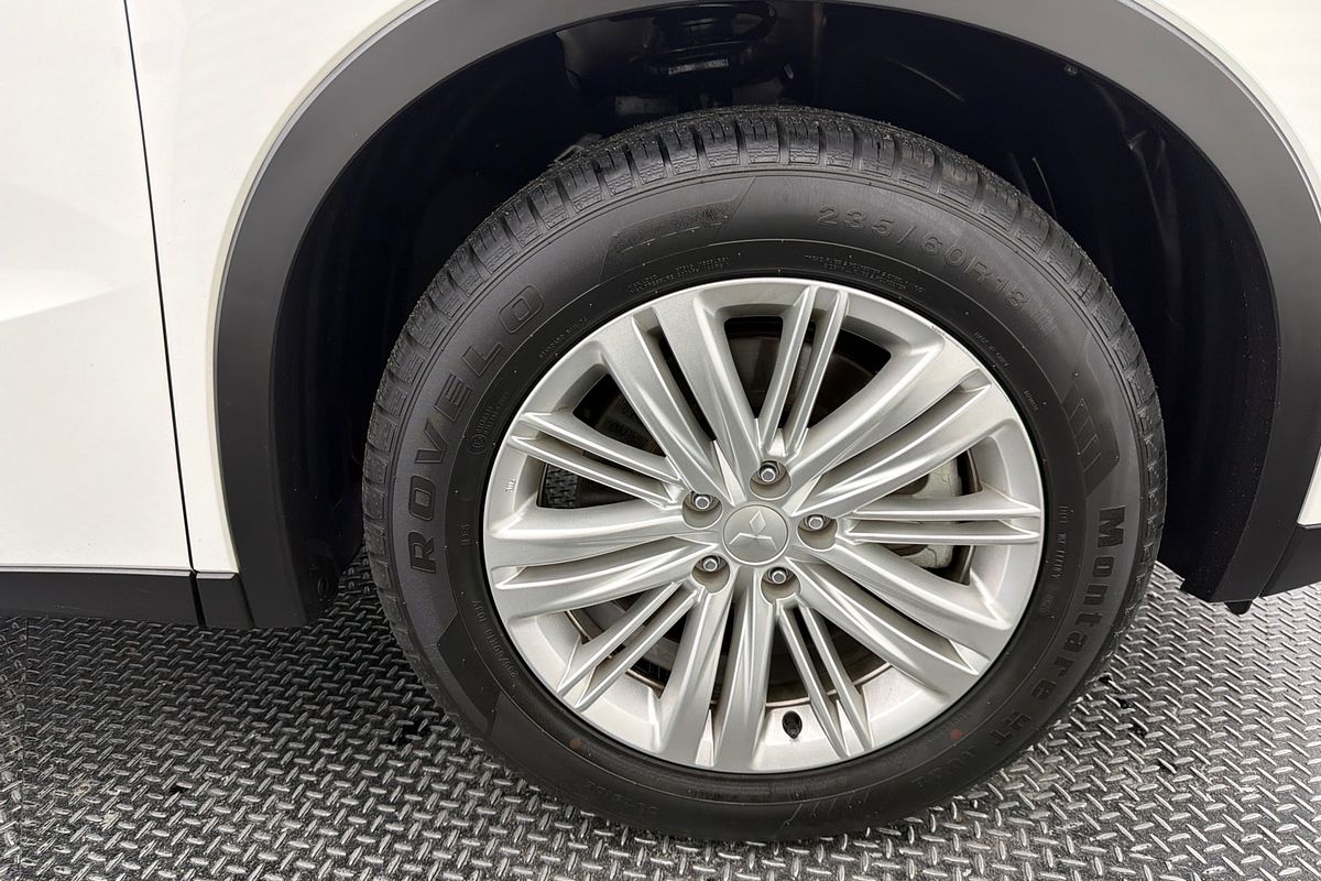 2024 Mitsubishi Outlander LS ZM