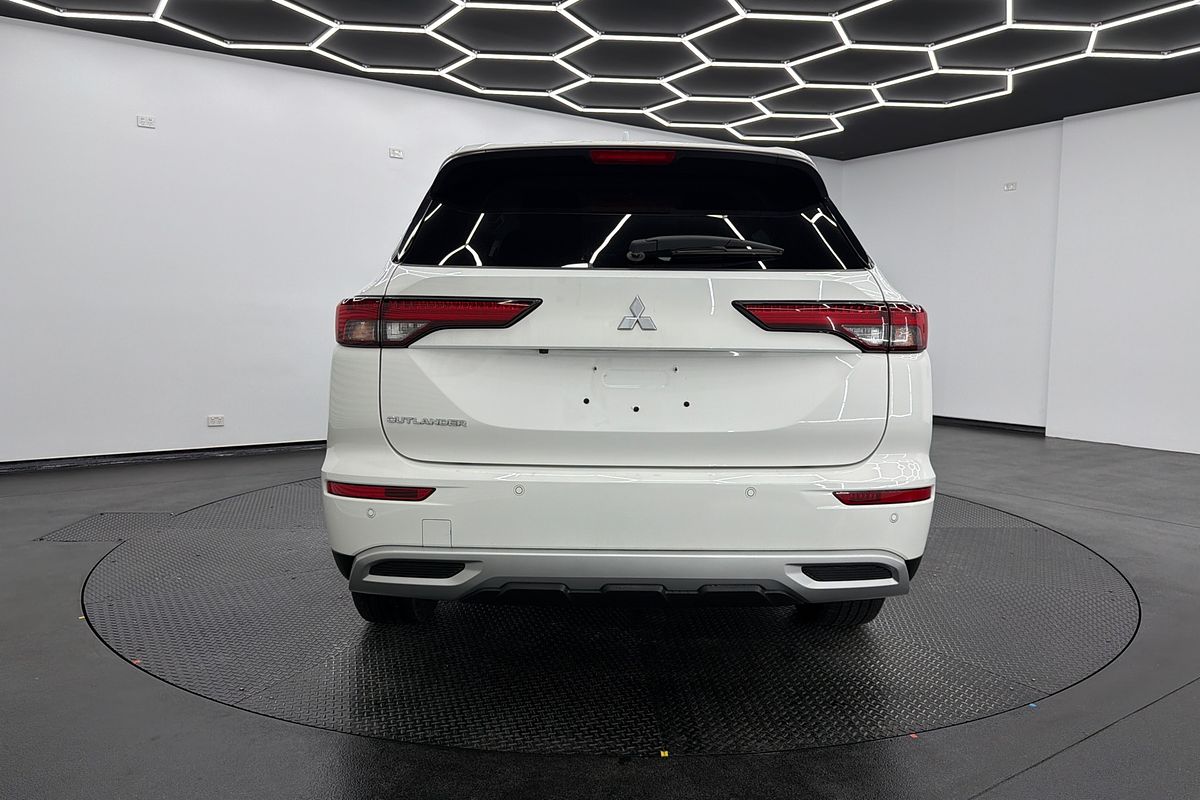 2024 Mitsubishi Outlander LS ZM