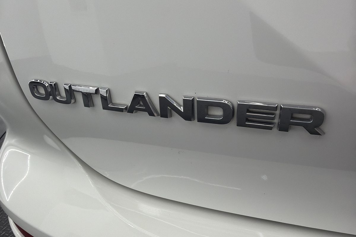 2024 Mitsubishi Outlander LS ZM