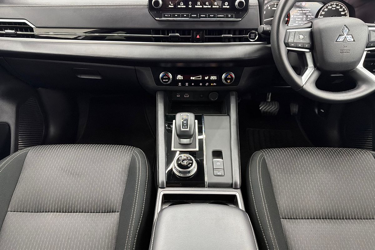 2024 Mitsubishi Outlander LS ZM
