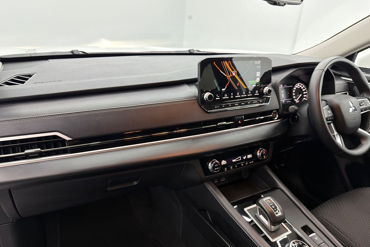 2024 Mitsubishi Outlander LS ZM