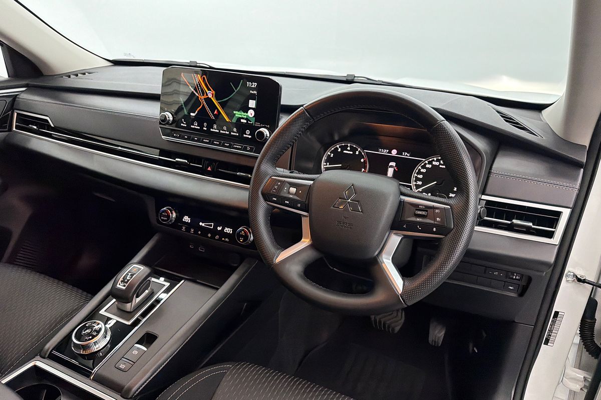 2024 Mitsubishi Outlander LS ZM