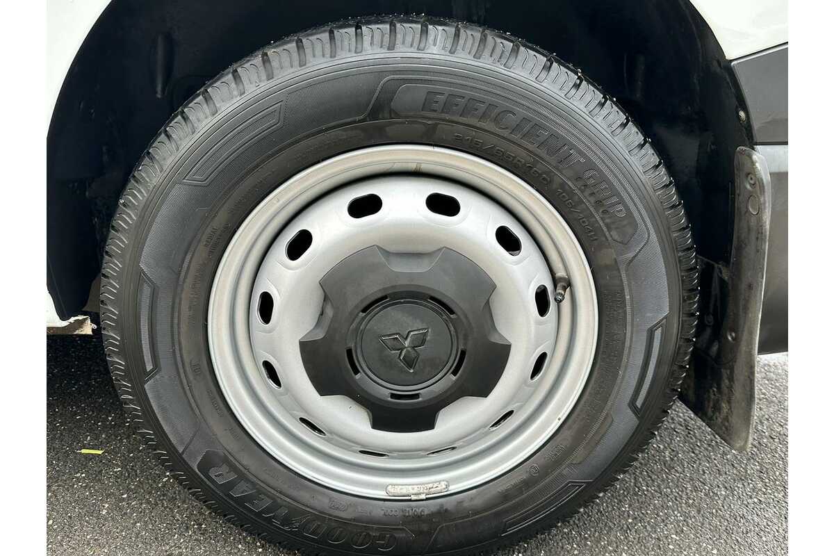 2021 Mitsubishi Express GLX SN