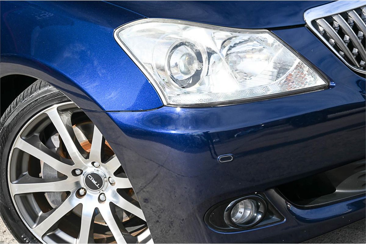 2011 Toyota Crown C Type URS206