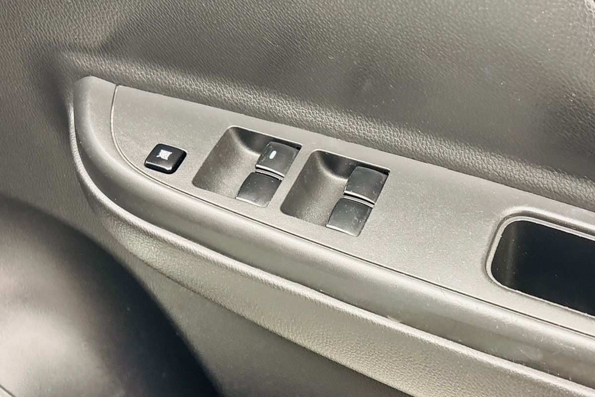 2021 Mitsubishi MR Triton GLX-R 2.4L D 6A/T 4X4 DC PU
