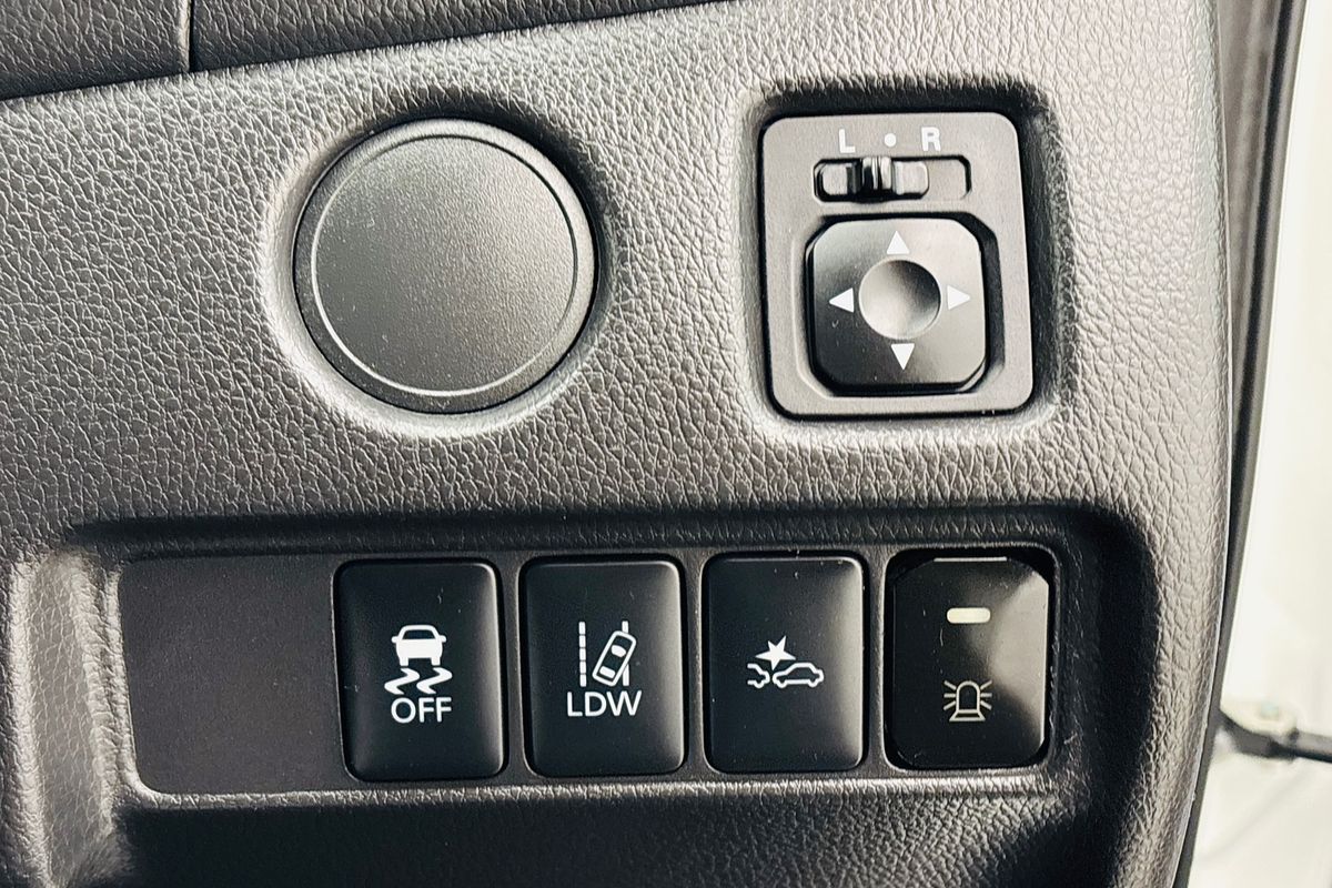 2021 Mitsubishi MR Triton GLX-R 2.4L D 6A/T 4X4 DC PU