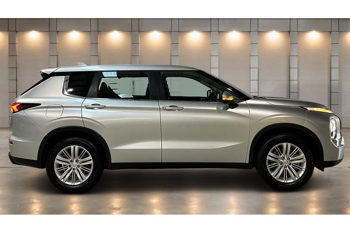 2024 Mitsubishi Outlander ES ZM