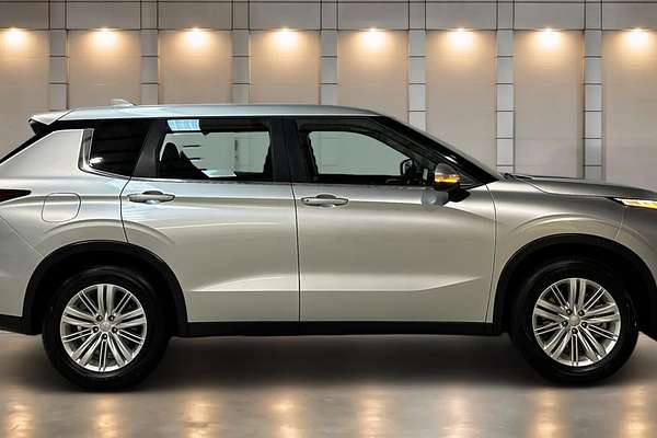2024 Mitsubishi Outlander ES ZM