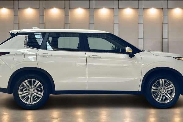 2024 Mitsubishi Outlander ES ZM