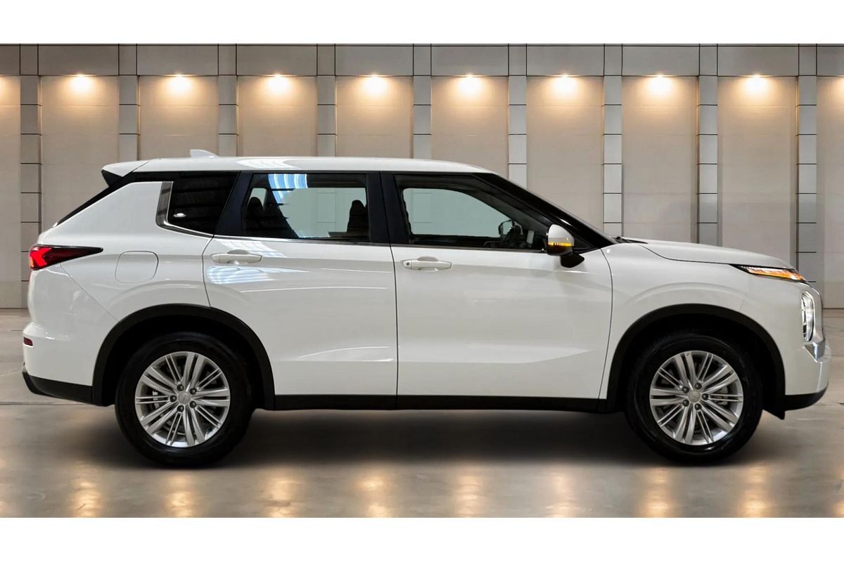 2024 Mitsubishi Outlander ES ZM