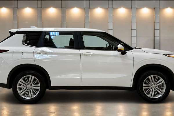 2024 Mitsubishi Outlander ES ZM