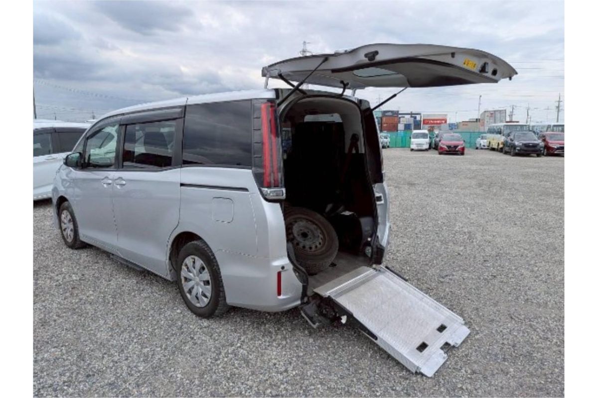 2021 Toyota Noah X Welcab