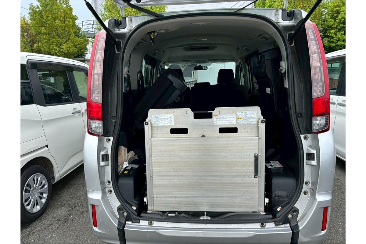 2017 Toyota Noah X Welcab