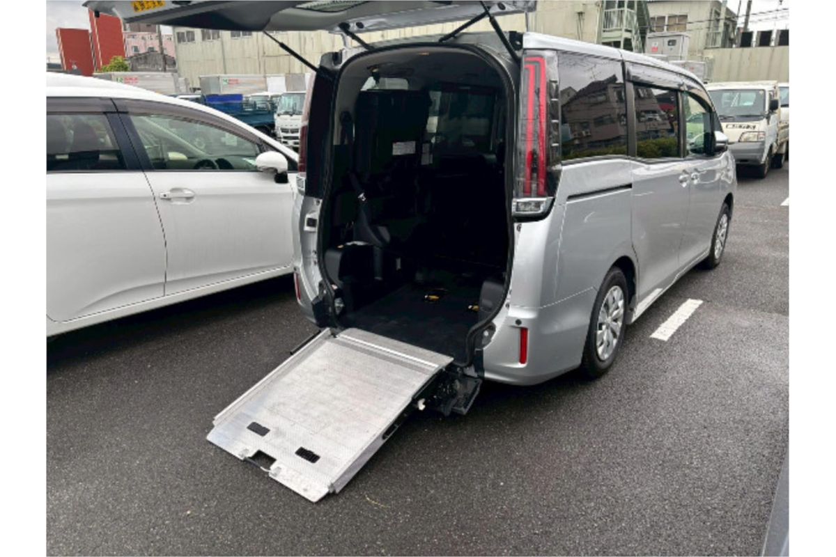 2020 Toyota Noah X Welcab