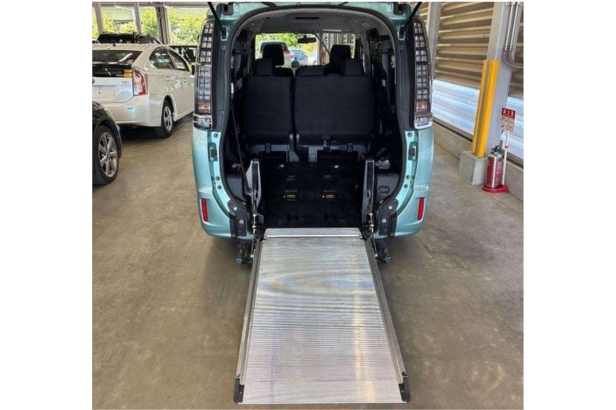 2014 Toyota Voxy X Welcab