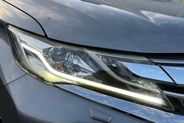 2017 Mitsubishi Pajero Sport Exceed QE thumb-1