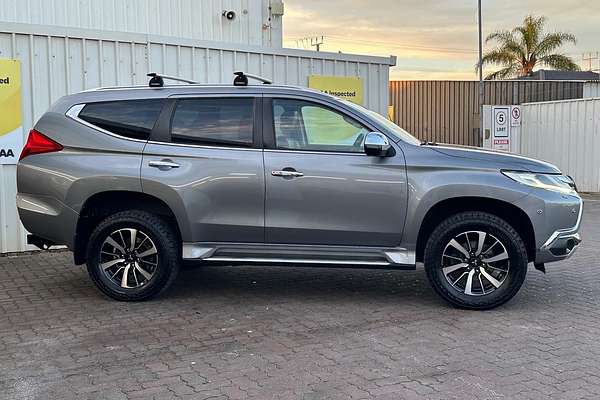 2017 Mitsubishi Pajero Sport Exceed QE thumb-4