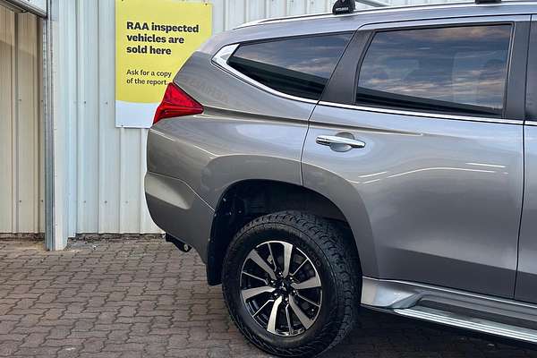 2017 Mitsubishi Pajero Sport Exceed QE thumb-5