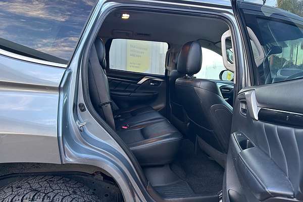 2017 Mitsubishi Pajero Sport Exceed QE thumb-6