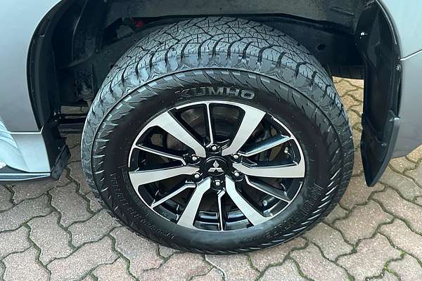 2017 Mitsubishi Pajero Sport Exceed QE thumb-13
