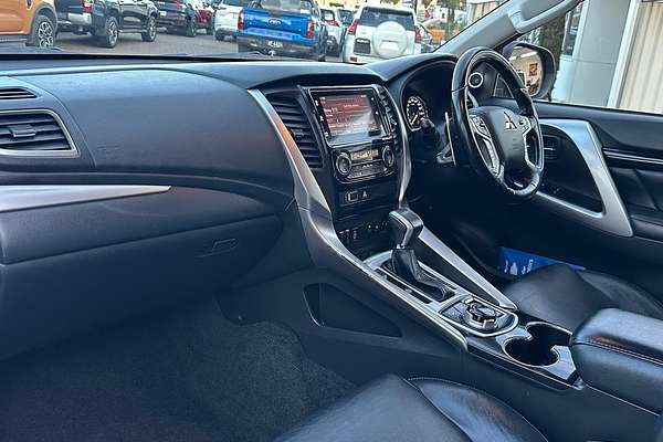 2017 Mitsubishi Pajero Sport Exceed QE thumb-16