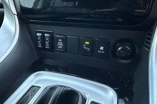 2017 Mitsubishi Pajero Sport Exceed QE thumb-26