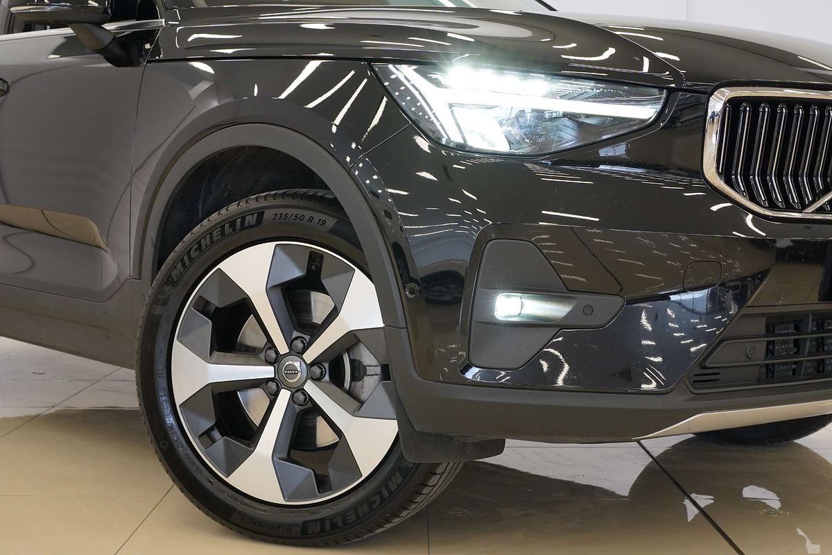 2022 Volvo XC40 Ultimate B4 Bright