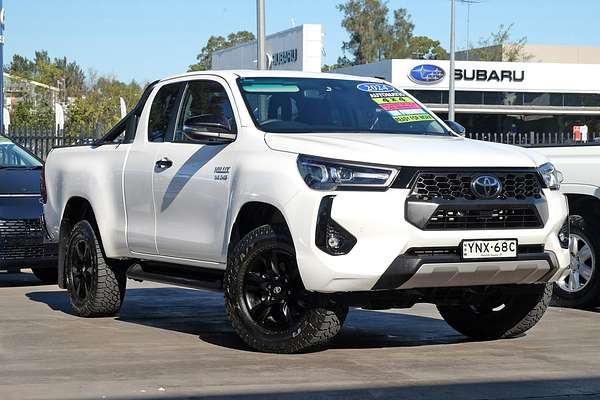 2024 Toyota Hilux SR5 GUN126R 4X4