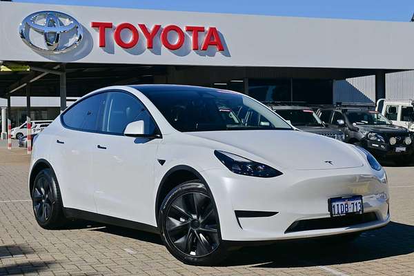 2024 Tesla Model Y Rear-Wheel Drive