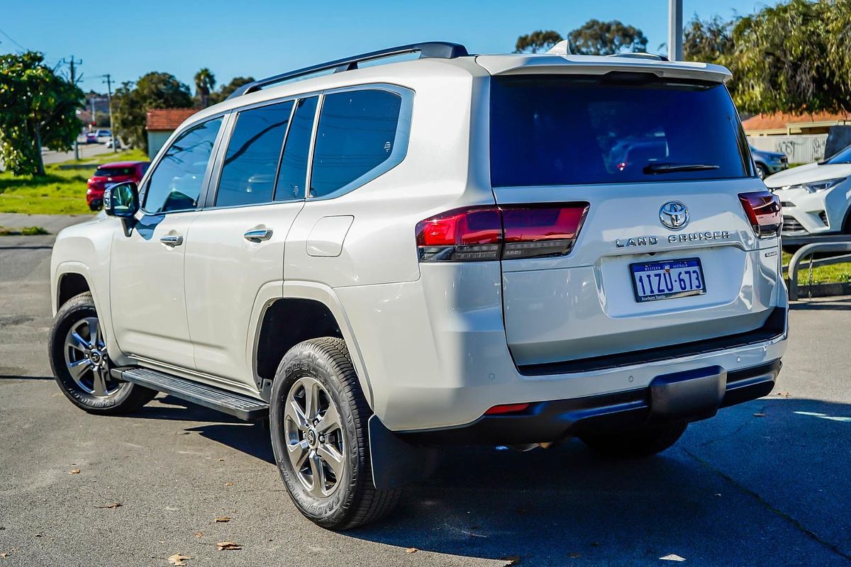 2024 Toyota Landcruiser Sahara FJA300R