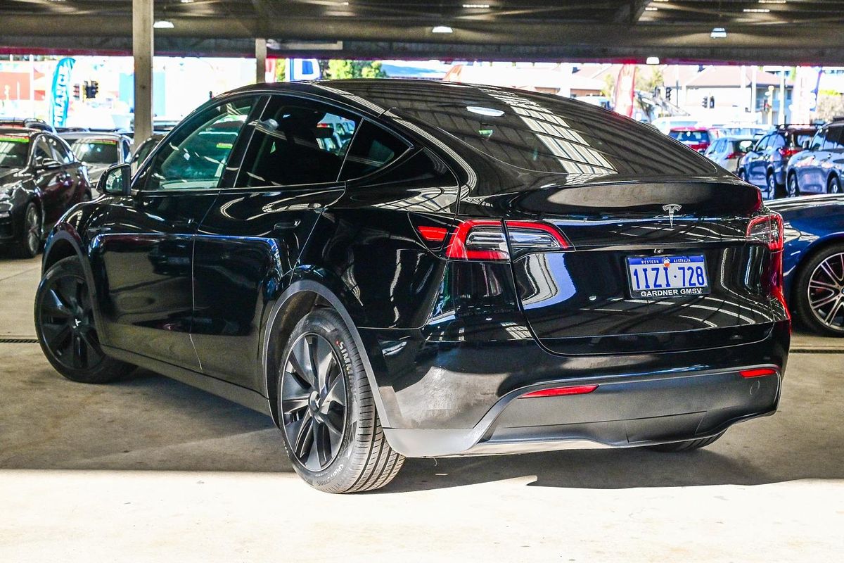 2024 Tesla Model Y Rear-Wheel Drive