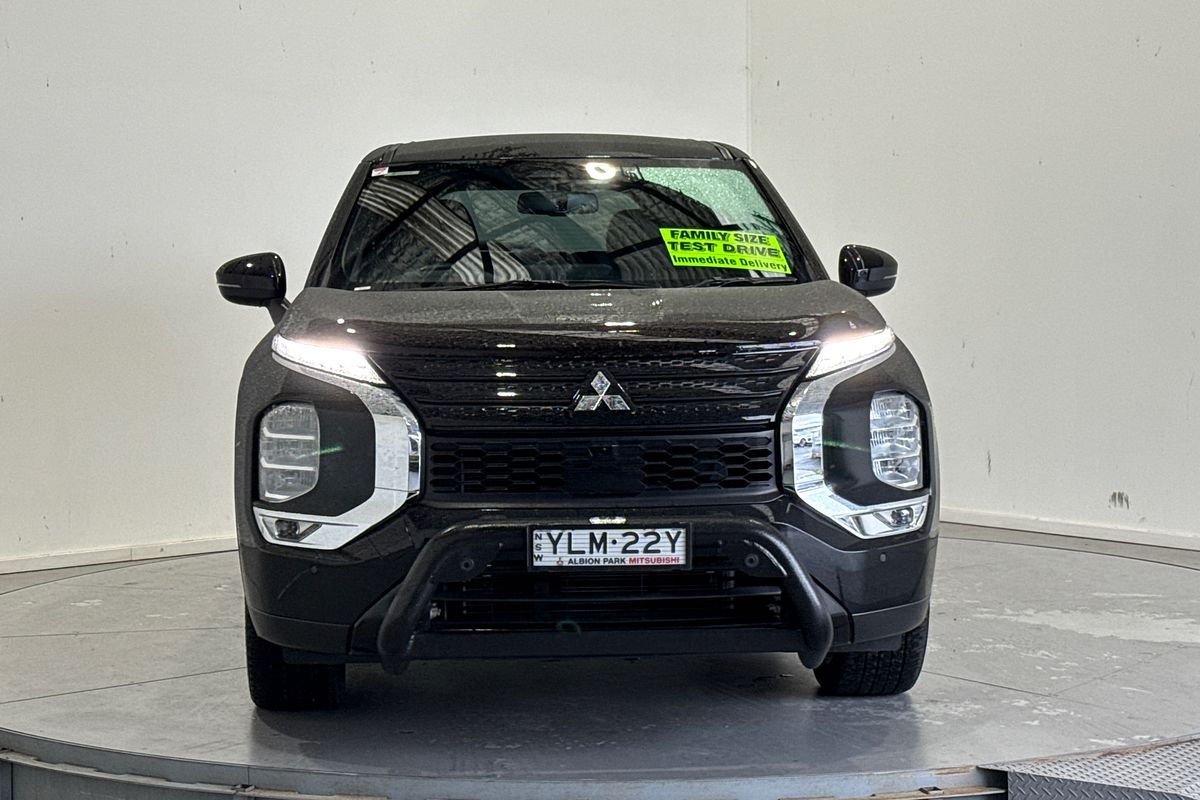2023 Mitsubishi Outlander LS ZM