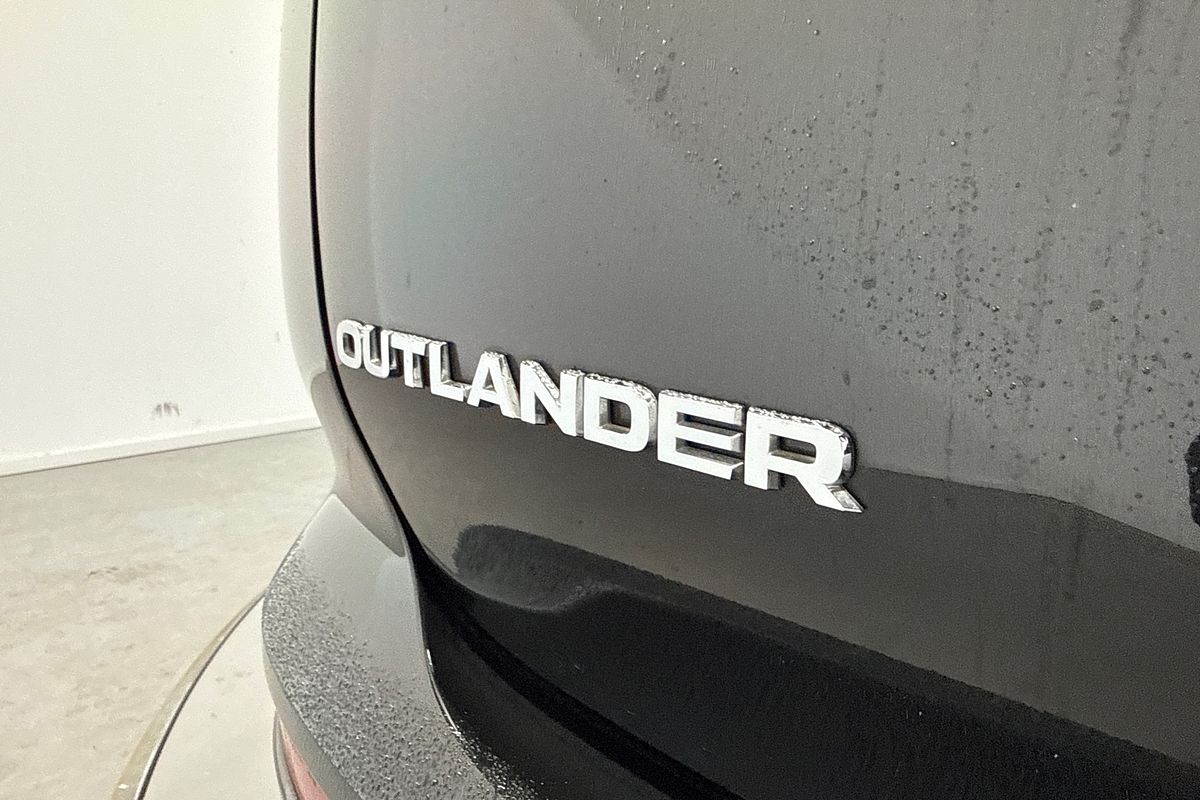 2023 Mitsubishi Outlander LS ZM