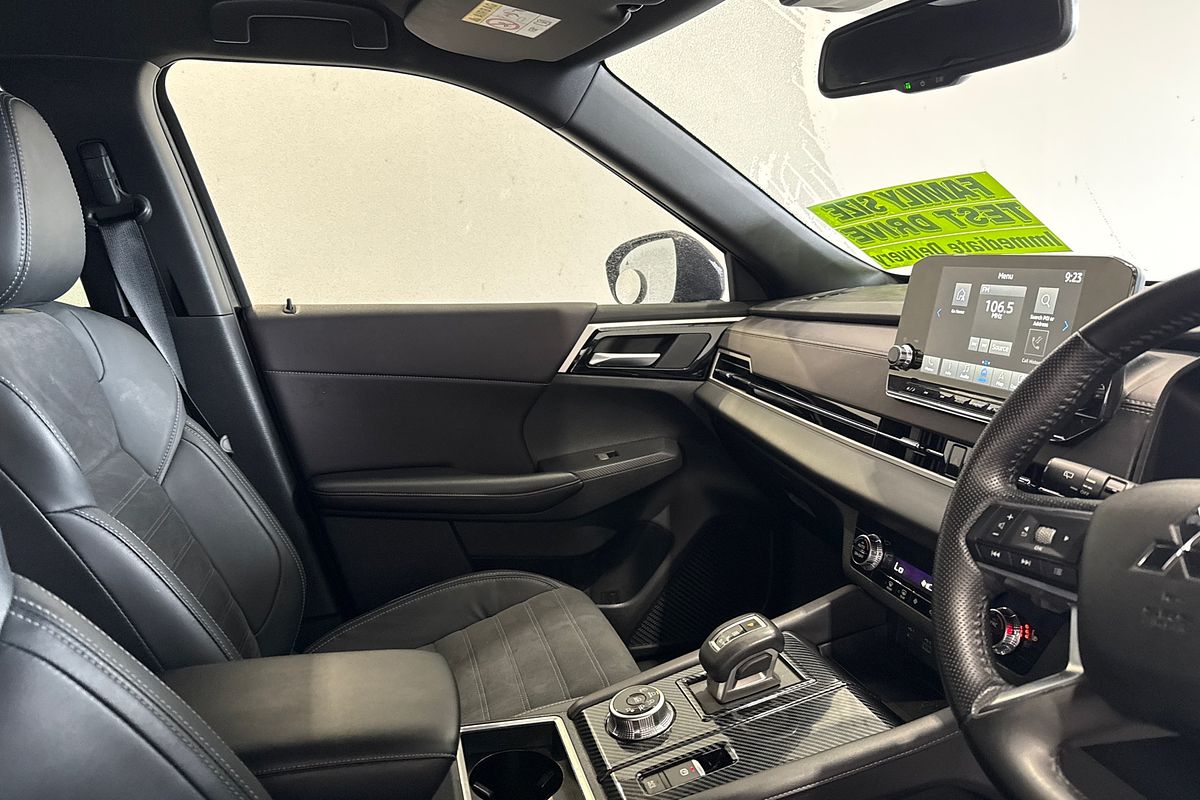 2023 Mitsubishi Outlander LS ZM
