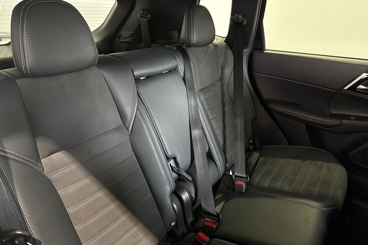 2023 Mitsubishi Outlander LS ZM