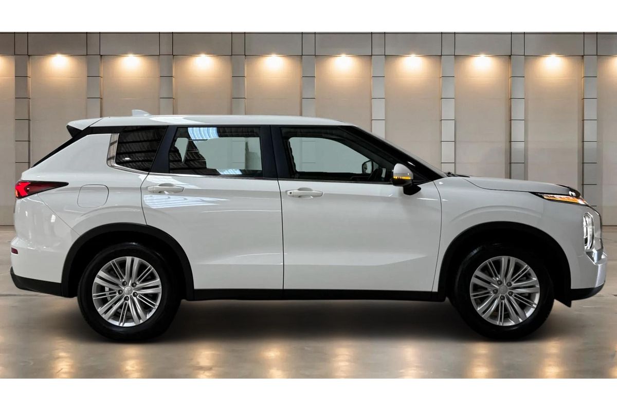 2024 Mitsubishi Outlander ES ZM