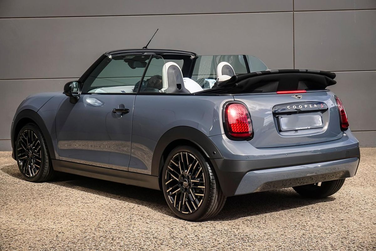 2025 MINI Cooper S Favoured F67