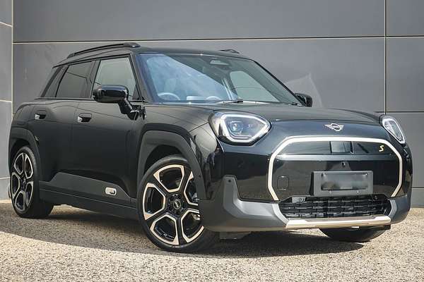 2025 MINI Aceman SE Favoured J05