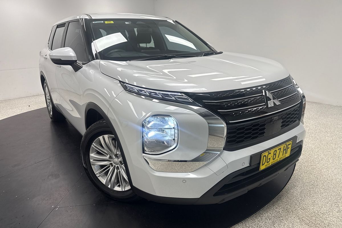 2023 Mitsubishi Outlander ES ZM