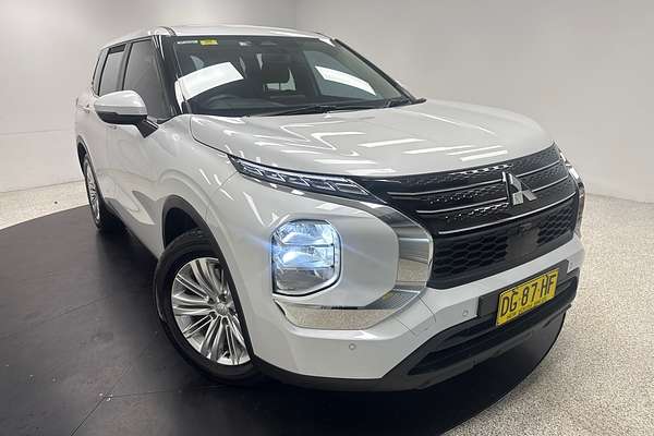 2023 Mitsubishi Outlander ES ZM