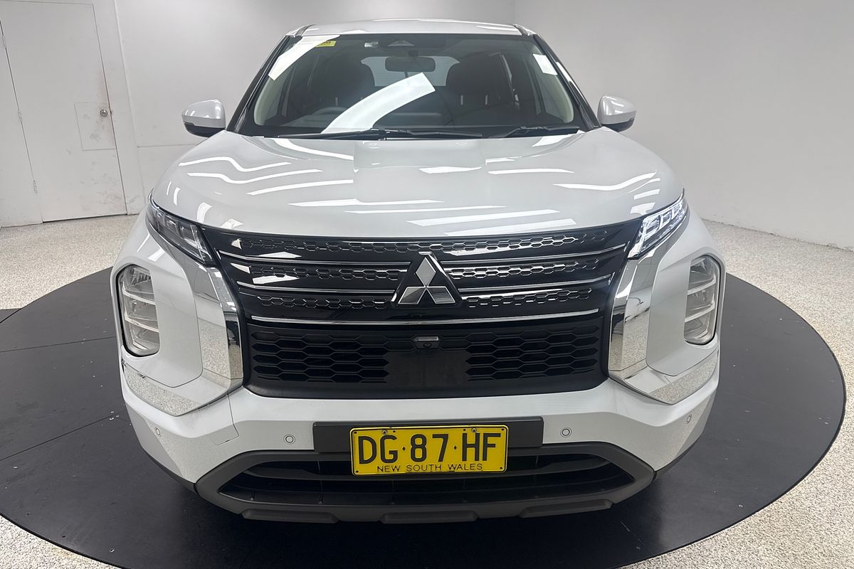 2023 Mitsubishi Outlander ES ZM