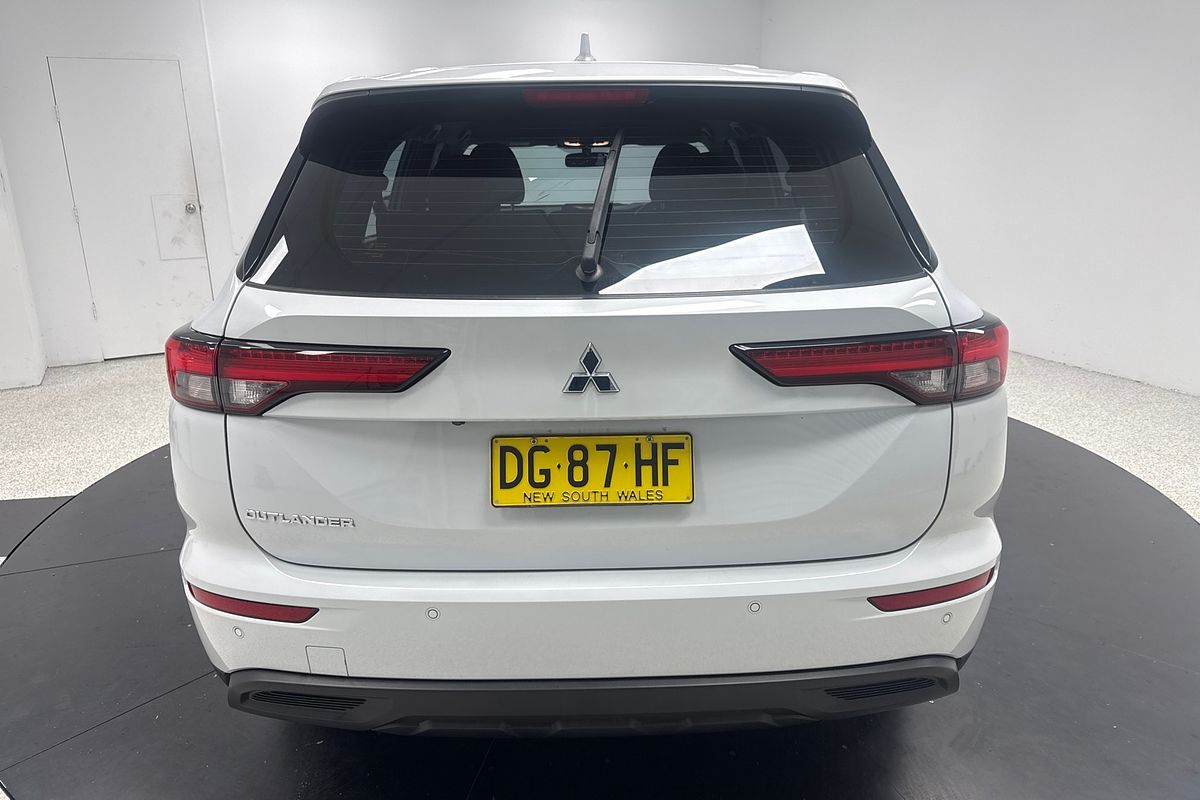 2023 Mitsubishi Outlander ES ZM