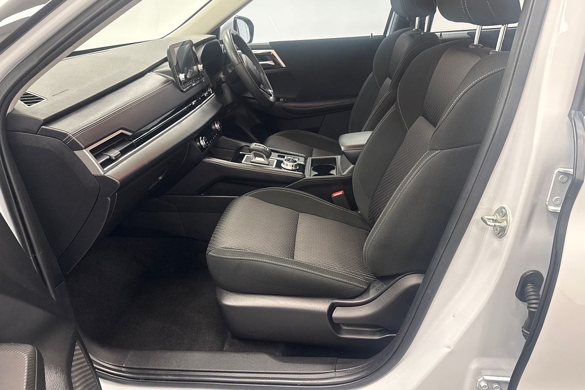 2023 Mitsubishi Outlander ES ZM