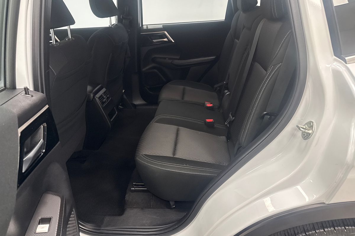 2023 Mitsubishi Outlander ES ZM