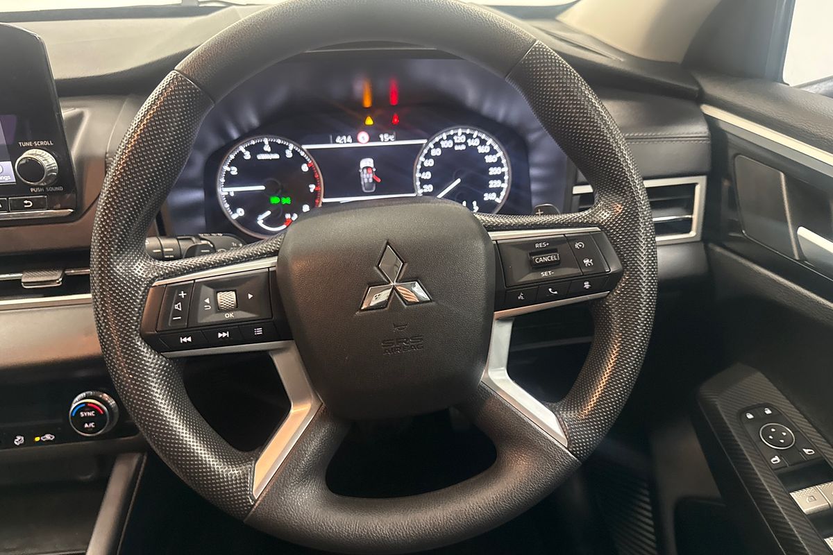 2023 Mitsubishi Outlander ES ZM