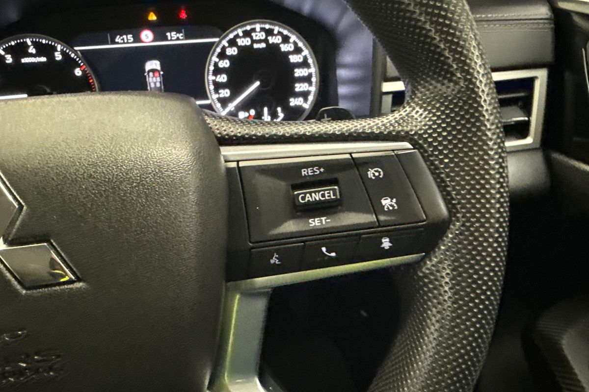 2023 Mitsubishi Outlander ES ZM